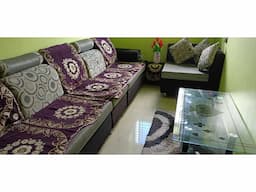 sofa with tipae - Image 2