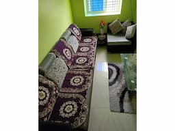 sofa with tipae - Image 4