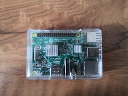 Raspberry Pi 3 Model B, with clear case, heatsink and 2.5 A adapter - Image 3