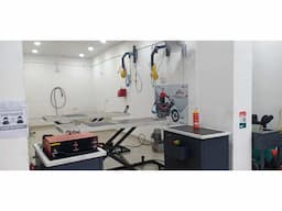 Two wheler workshop setup - Image 1