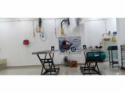 Two wheler workshop setup - Image 2