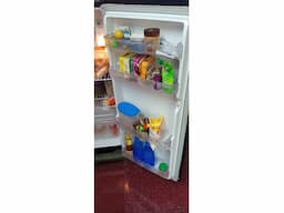 Whirlpool 190 ltr in warranty fridge - Image 3