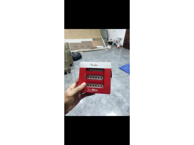 Fender Strat Mexican + Amp + Pedal