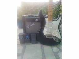 Fender Strat Mexican + Amp + Pedal - Image 3