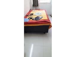 Single bed with internal storage and mattress - Image 2