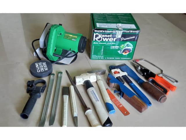 Wood/Tile cutter and hand tools
