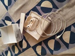 Apple Airpods pro with magsafe Charging/3 months used only - Image 2