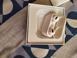 Apple Airpods pro with magsafe Charging/3 months used only - Image 5