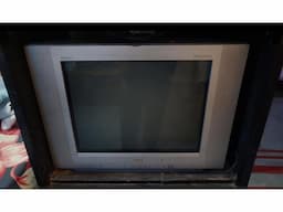 24" colour crt tv - Image 3