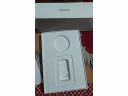 Apple iPad Air (10.5-inch, Wi-Fi, 64GB, 3rd generation) - Space Grey - Image 4