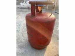 LPG 5kg cylinder with regulator - Image 1