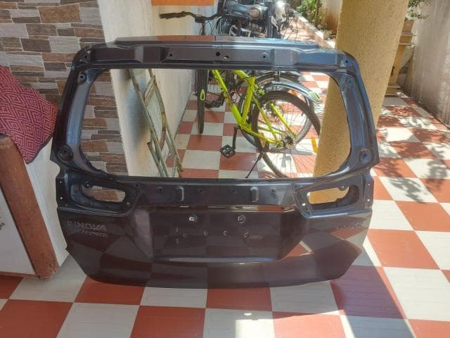 INNOVA CRYSTA REAR DOOR