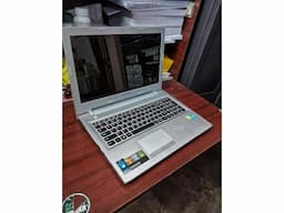 Laptop with new battery and wireless mouse. - Image 2