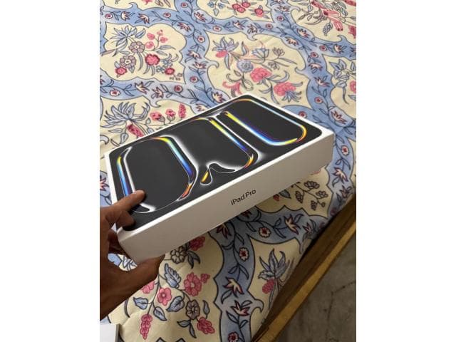 13" iPad Pro Wi-Fi 256GB with standard glass - Space Black New