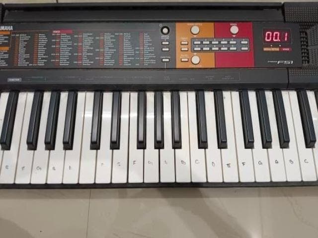 For Sale: Second-Hand YAMAHA PSR-F57 Keyboard (2020 model)