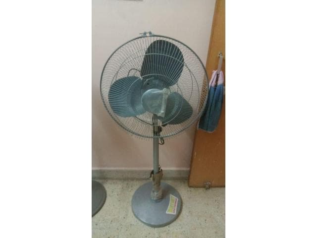 PEDESTAL FAN