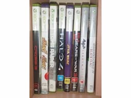 X-Box 360 Slim 250 GB with Kinect + Extra Controller + Games - Image 1