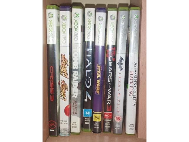 X-Box 360 Slim 250 GB with Kinect + Extra Controller + Games