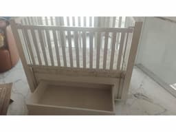 Stylish Baby Coat Bed with Matress - Image 4