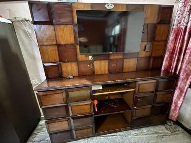 Immediately sale Led Showcase 7x7 foot with 8 drawers