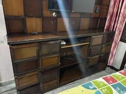 Immediately sale Led Showcase 7x7 foot with 8 drawers - Image 2