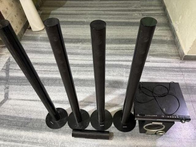 Immediately sale Germany home theater with 5 speakers and 1 woofer