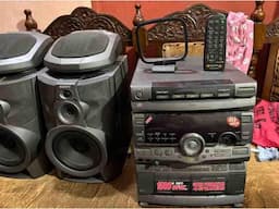Immediately sale Sony CD and Vader player with 4 speakers - Image 1