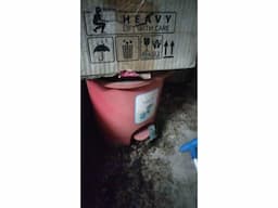 Excellent Condition Buckets & Wiper for Sale! - Image 5