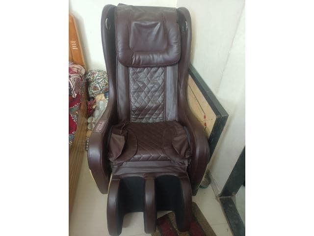 10 time used new fully automatic massage chair for sale urgently