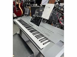Yamaha Tyros 5 Digital Keyboard - Image 2