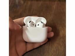 Apple AirPods 4 with Active Noise Cancellation - Image 5