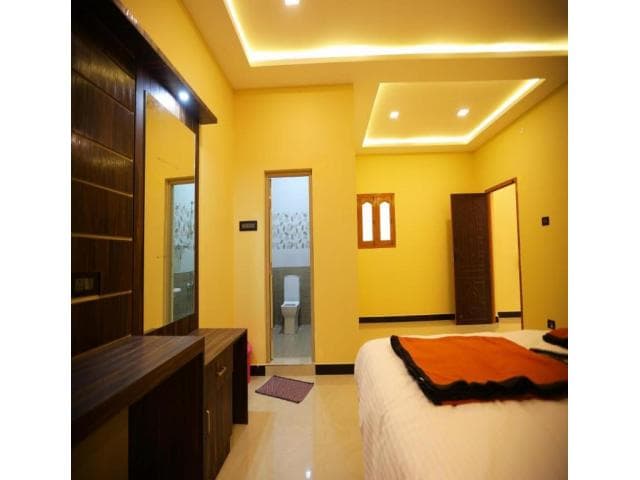 Best Hotel Rooms in Pollachi for Family | Canalway Inn