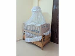 Bedside rocking cot with bedding set - Image 2