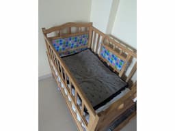 Bedside rocking cot with bedding set - Image 4