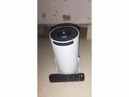 Selling a android 11 projector with 2/16 ram rom - Image 2