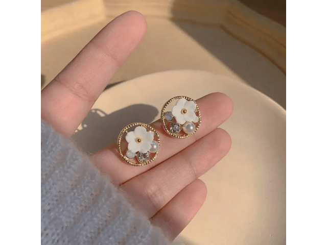 Shop Unique Pearl Earrings Design 2025