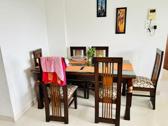 6 seater dining table