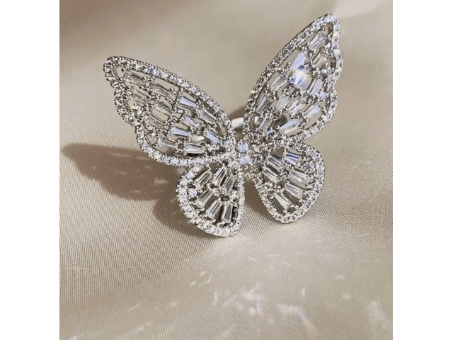 Women's Solitaire Diamond Rings