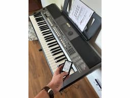 Yamaha PSR-I400 Keyboard - Image 1