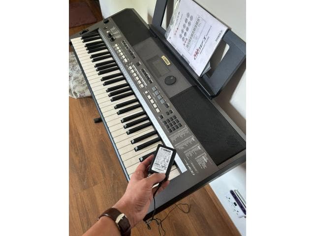Yamaha PSR-I400 Keyboard