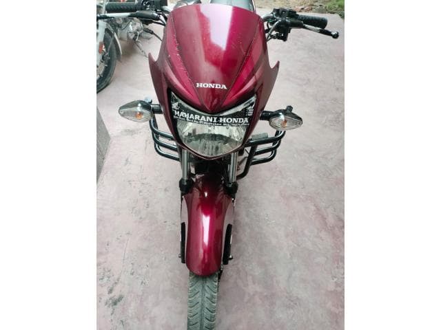Honda shine 125 bike not much used usually ride in madhubani only price is not changeable