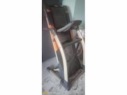 Motorized treadmill - Image 1