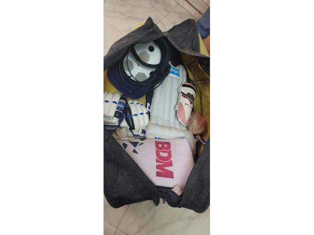 Sparingly used Cricket Kit