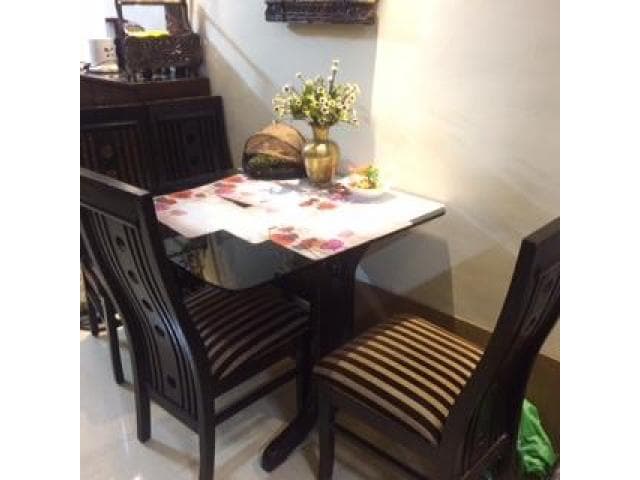 Dining Table with 4 chairs