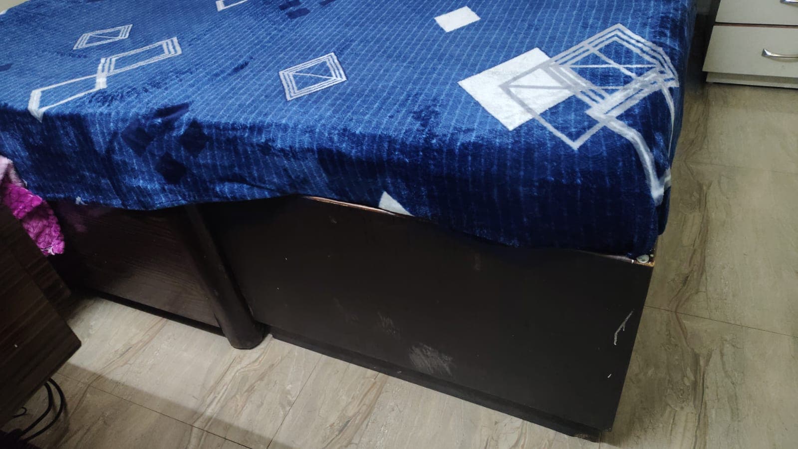 SINGLE BED 2 NOS WITH STORAGE AND 2 MATTRESS IS FOR SALE 