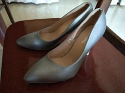Dressberry Grey Pumps - Image 3
