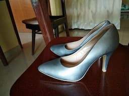 Dressberry Grey Pumps - Image 4