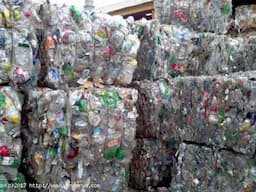 PET BOTTLE SCRAP == €200 Per MT - Image 1