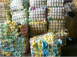 PET BOTTLE SCRAP == €200 Per MT - Image 3