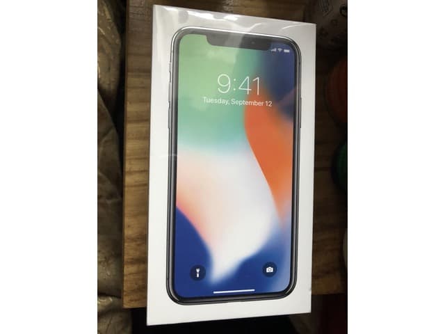 Apple iPhone X 256GB/Apple iPhone 8 Plus 256GB $450